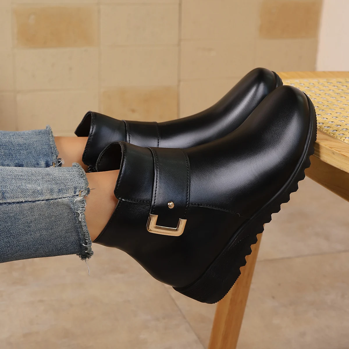 أحذية نسائية قطنية جديدة للخريف والشتاء بكعب منخفض ومقدمة مستديرة وسحاب جانبي من الصوف