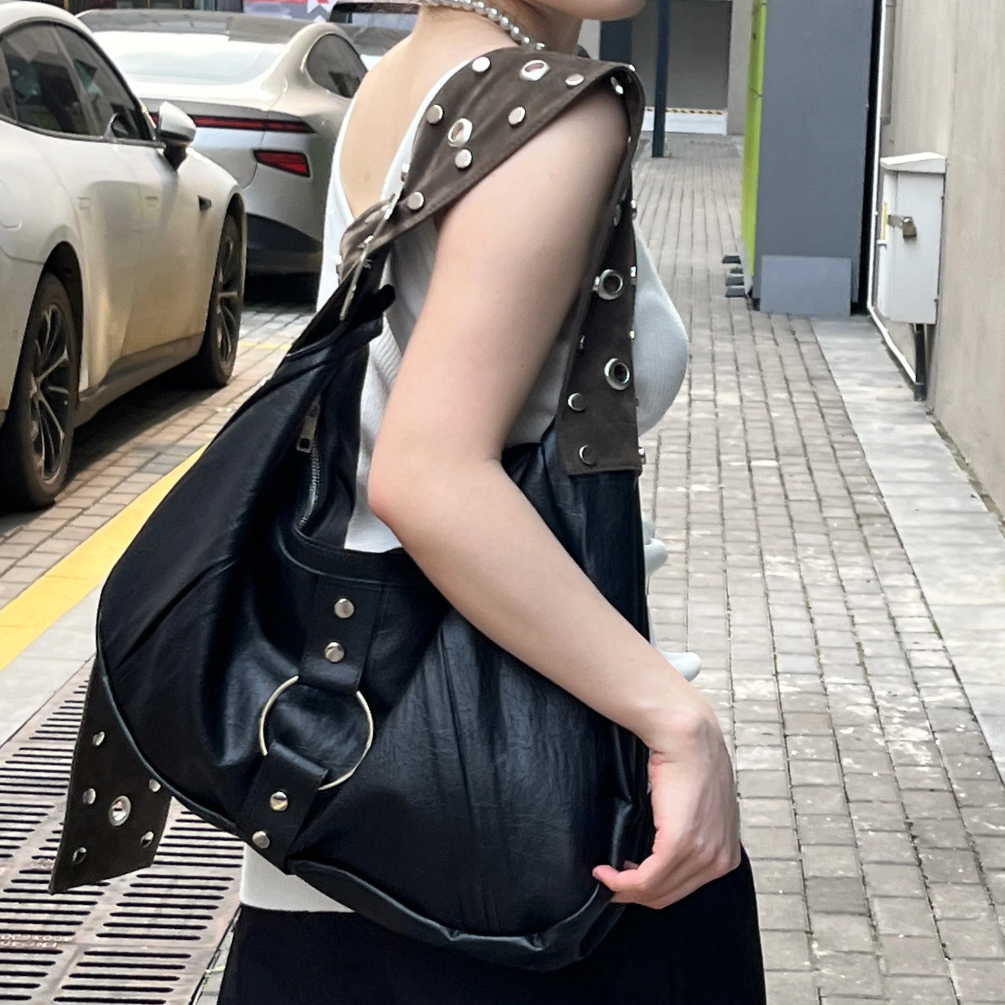 Moto & Biker Bags For Women Luxury Designer Handbag Large Capacity Pu leather Y2K Rivet Wide Straps Underarm Shoulder bags