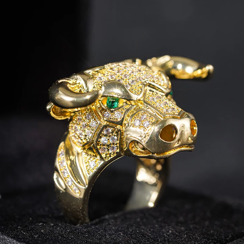 Huitan Punk-Stil Kuh-Tier-Ringe für Frauen, wunderschöner goldfarbener Fingerring mit grünen Augen, Persönlichkeits-Hip-Hop-Schmuck