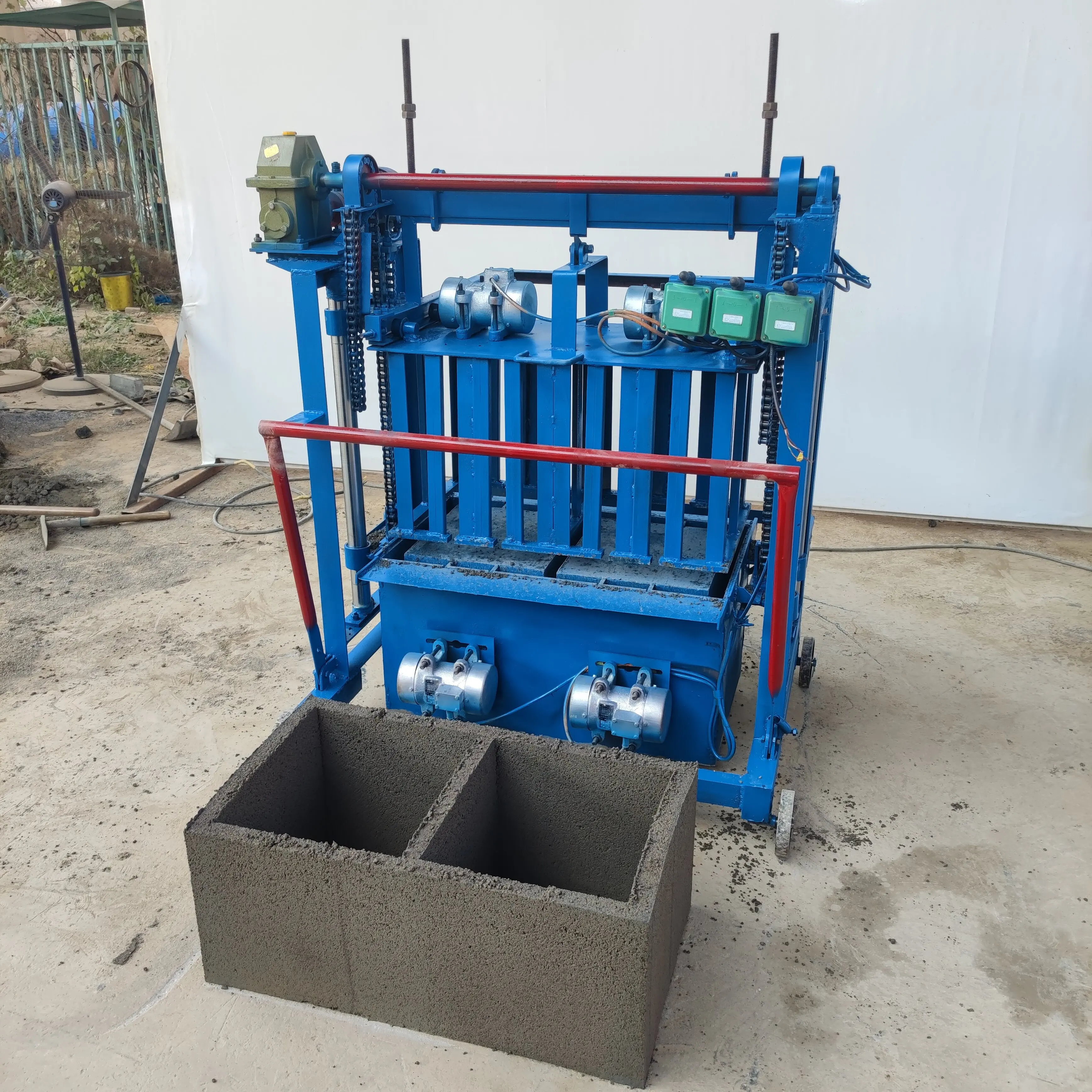 Mobile Brick Making Machine Concrete Block Maker With Hydraulic Pressure Hollow Interlock Paver Brick Ground Casting Customized