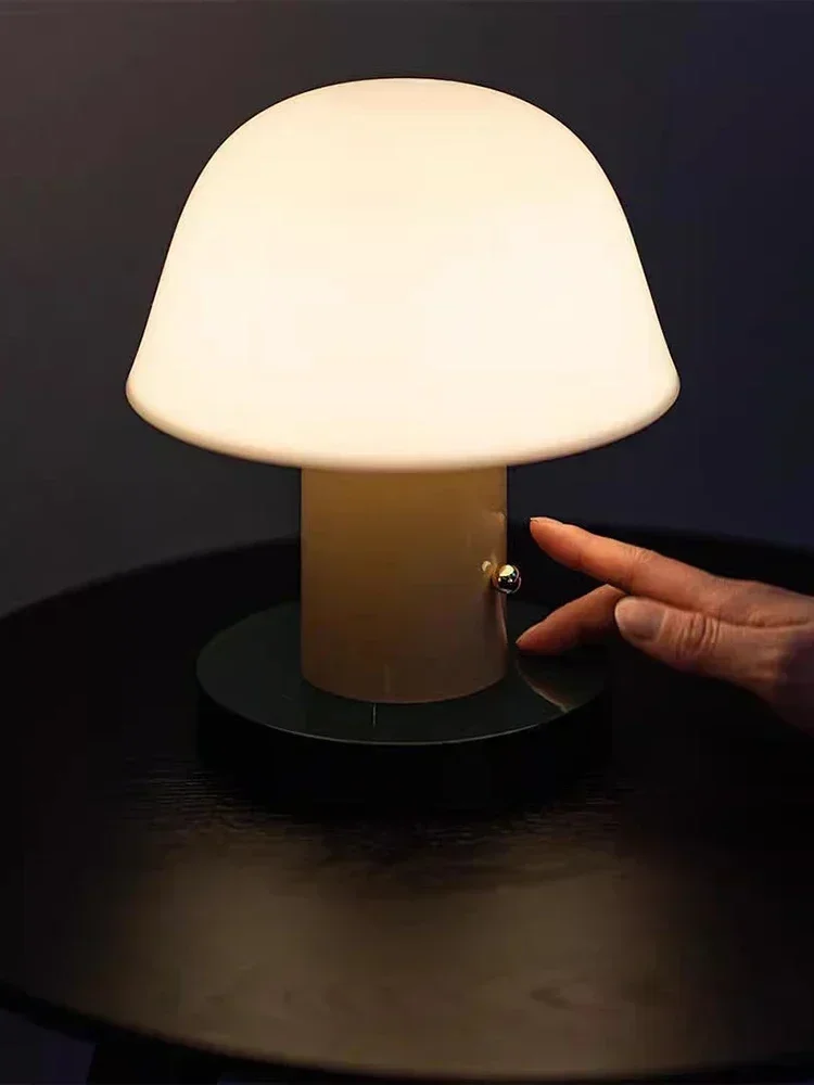 Nordic Danish Retro Small Table Lamp Charging Touch Desk Decoration Warm Atmosphere Mushroom  Bedroom Bedside 