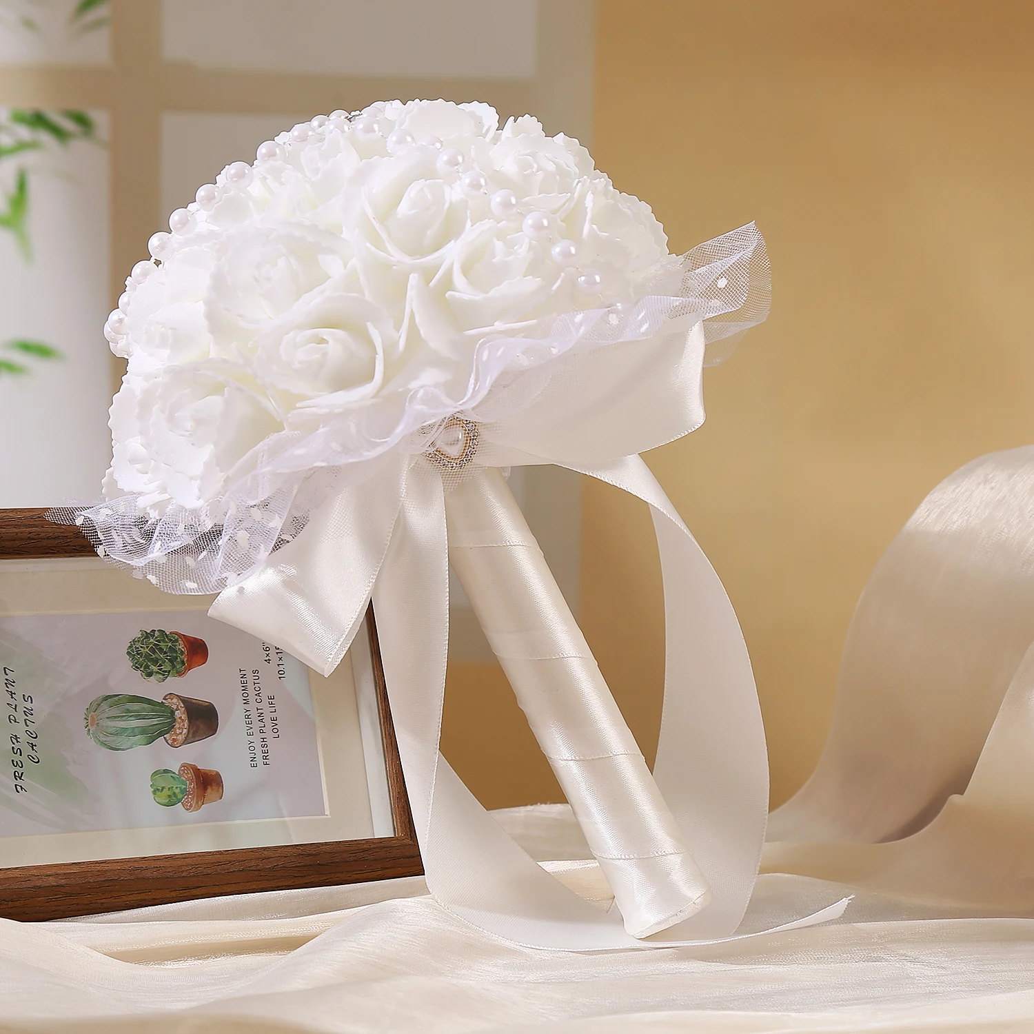 1 piece of artificial hand bouquet with a simple pearl design for the wedding bride and groom