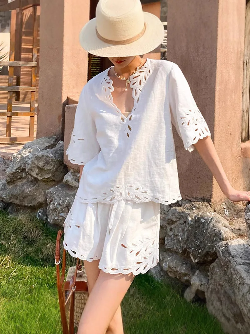 

Новый летний комплект из белого хлопка и льна с вышивкой: модный женский костюм-двойка с коротким рукавом и шортами в отпускном стиле