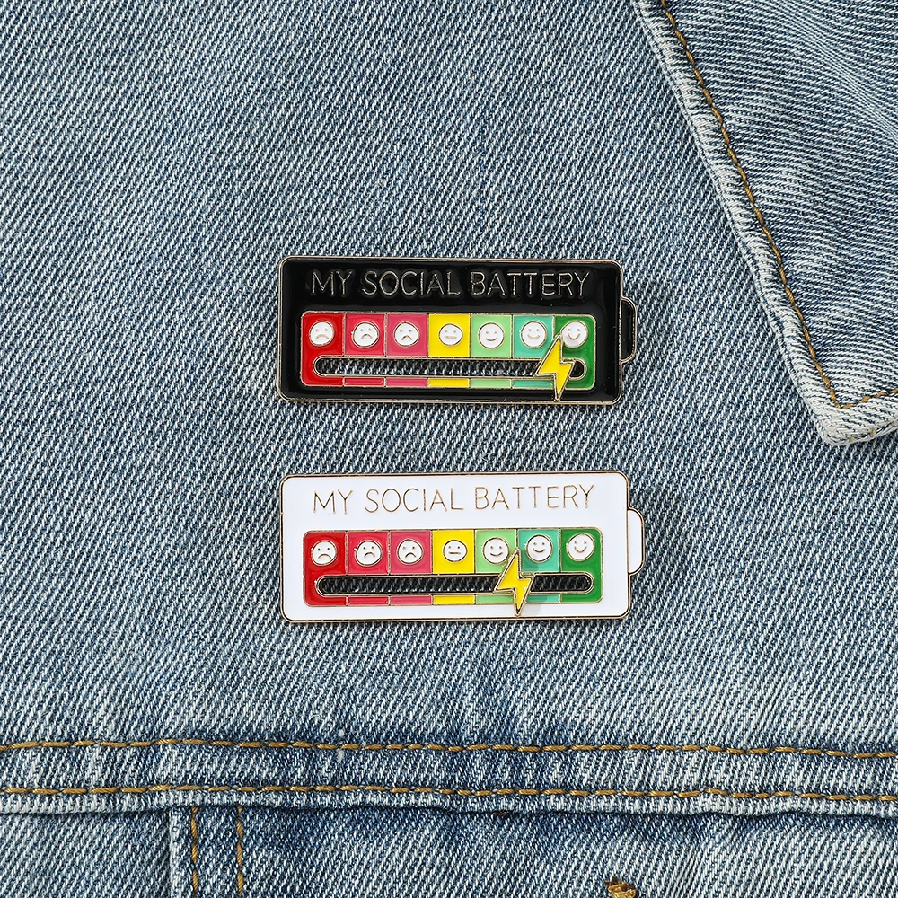 Stimmungs-Expressions-Pins für Frauen und Männer, „Meine soziale Batterie“-Broschen für Kleidung, lustige Legierungs-Abzeichen als Geschenke – Detail 5