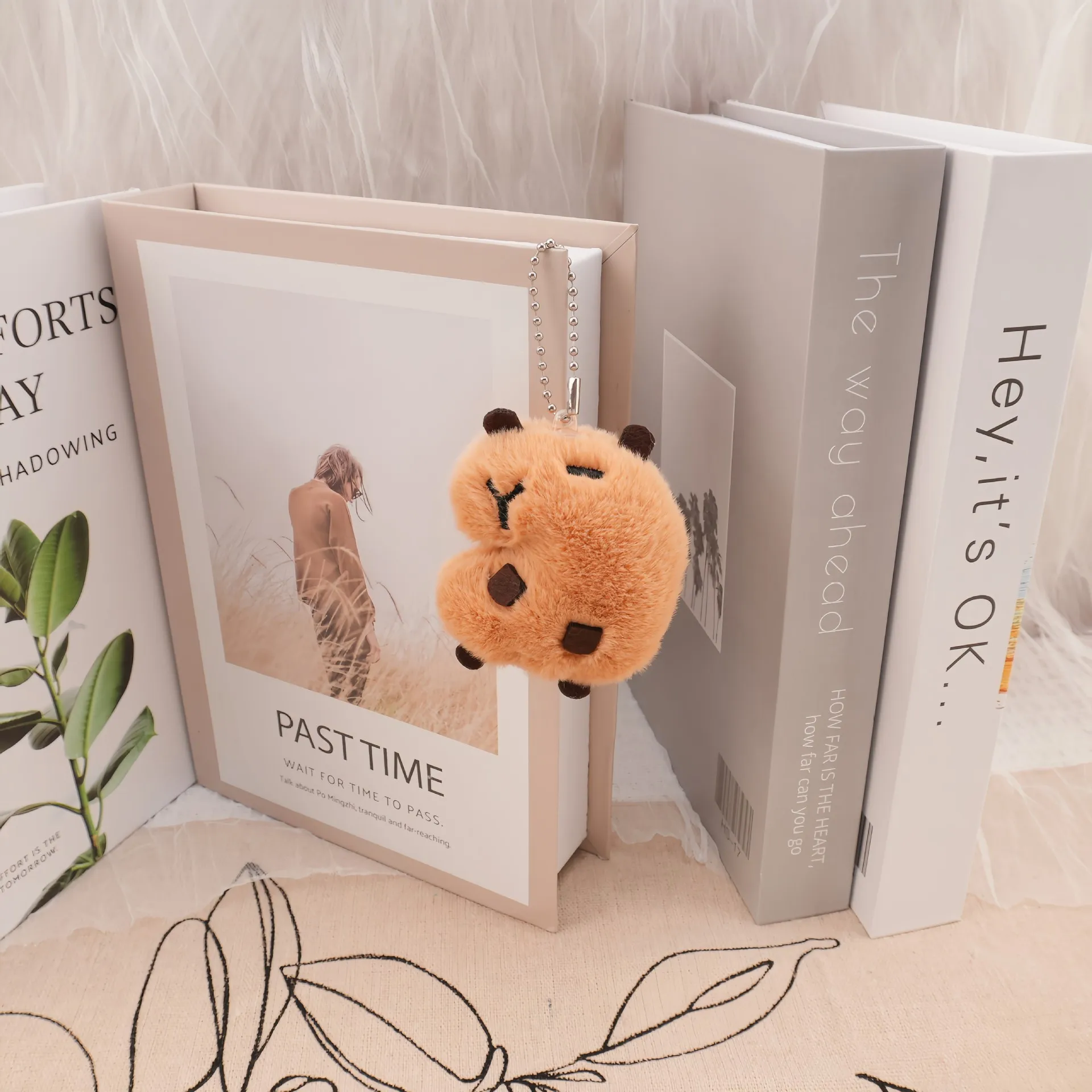 Creative Soft Stuffed Animal Capybara Plush Doll Star Squeak Toy Cartoon Bag Pendant Key Chain Backpack Car Bag Key Ring