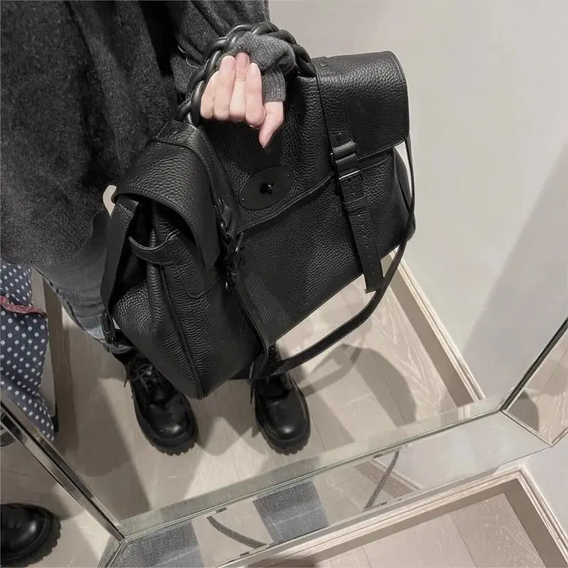 

Fashion Commuter Small Square Bag Light Luxury British New Large-capacity Women's Messenger Bag Shoulder Bag Exquisite Simple