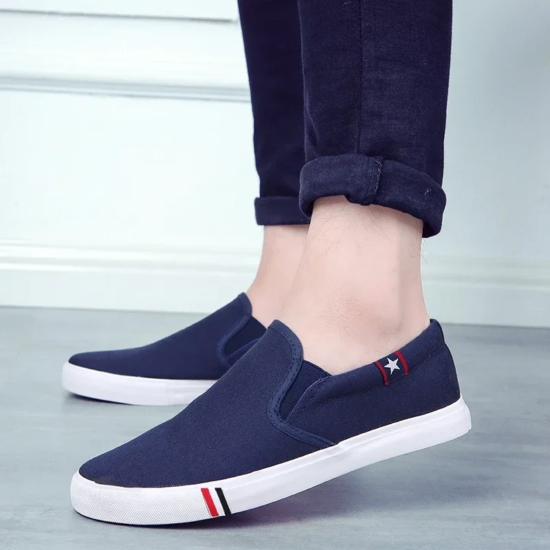 Men\'s Classic Canvas Shoes Casual Slip on Loafers Fashion Vulcanized Flat Shoes Non Slip Walking Skateboard Shoes Zapatillas