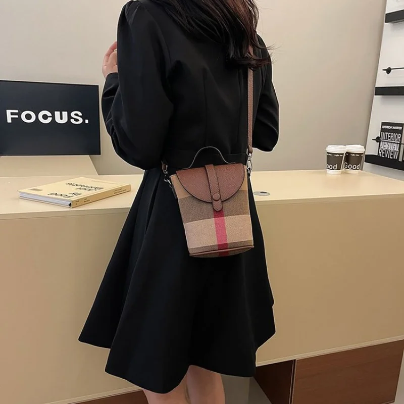 Chic-casual 2025 nuevo bolso de hombro de cuero de marca de lujo para mujer famoso diseñador Casual París Vintage ​