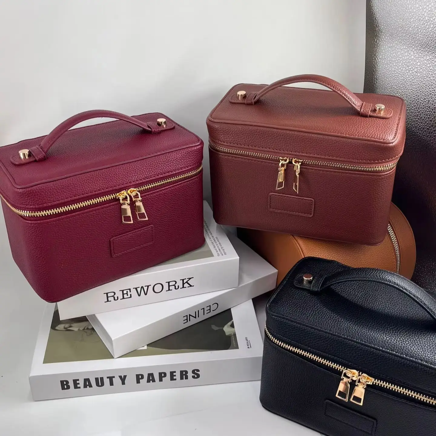 New Trending Portable Oval Vanity Cosmetic Case Custom Logo PU Leather Travel Makeup Bag Women's Beauty Makeup Storage Bag