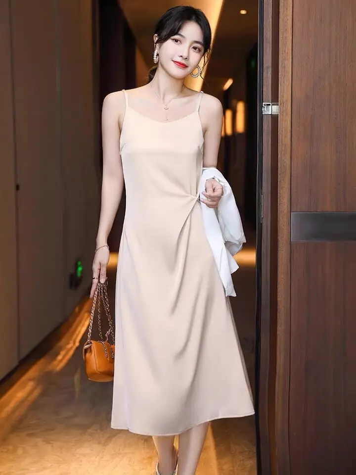 2025 الصيف الأفوكادو الأخضر خلات فستان ستان السباغيتي الأشرطة الخامس الرقبة عارية الذراعين فساتين طويلة النساء حفلة مثير فستان الشمس