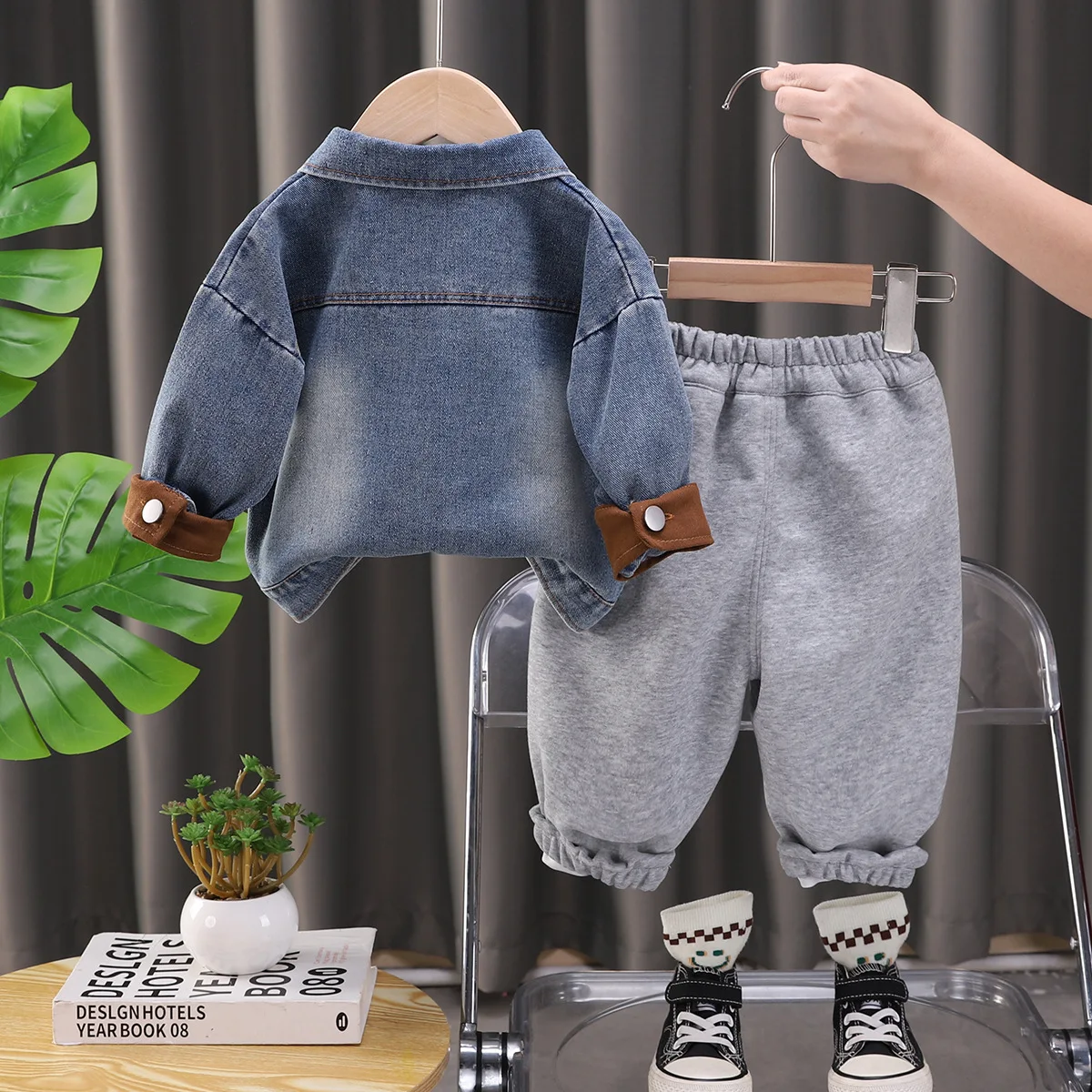 ملابس ربيع للأطفال الصغار لعام 2025 معاطف من قماش الدنيم بأكمام طويلة مُزينة برسوم كارتونية + تي شيرت + سراويل مجموعة ملابس أطفال أولادي على الموضة الكورية #4