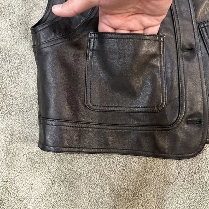 Frühling und Herbst neue schwarze PU-Lederweste tragen einreihige schlanke ärmellose Weste Explosionen kurze Joker-Weste Knopfmantel