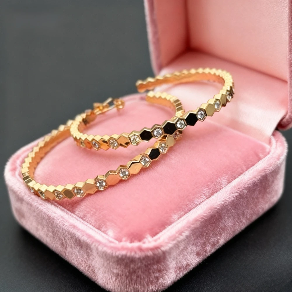 

2025 модные ювелирные изделия, междиамантовые сотовые серьги, модные роскошные универсальные женские стильные вешалки для ушей