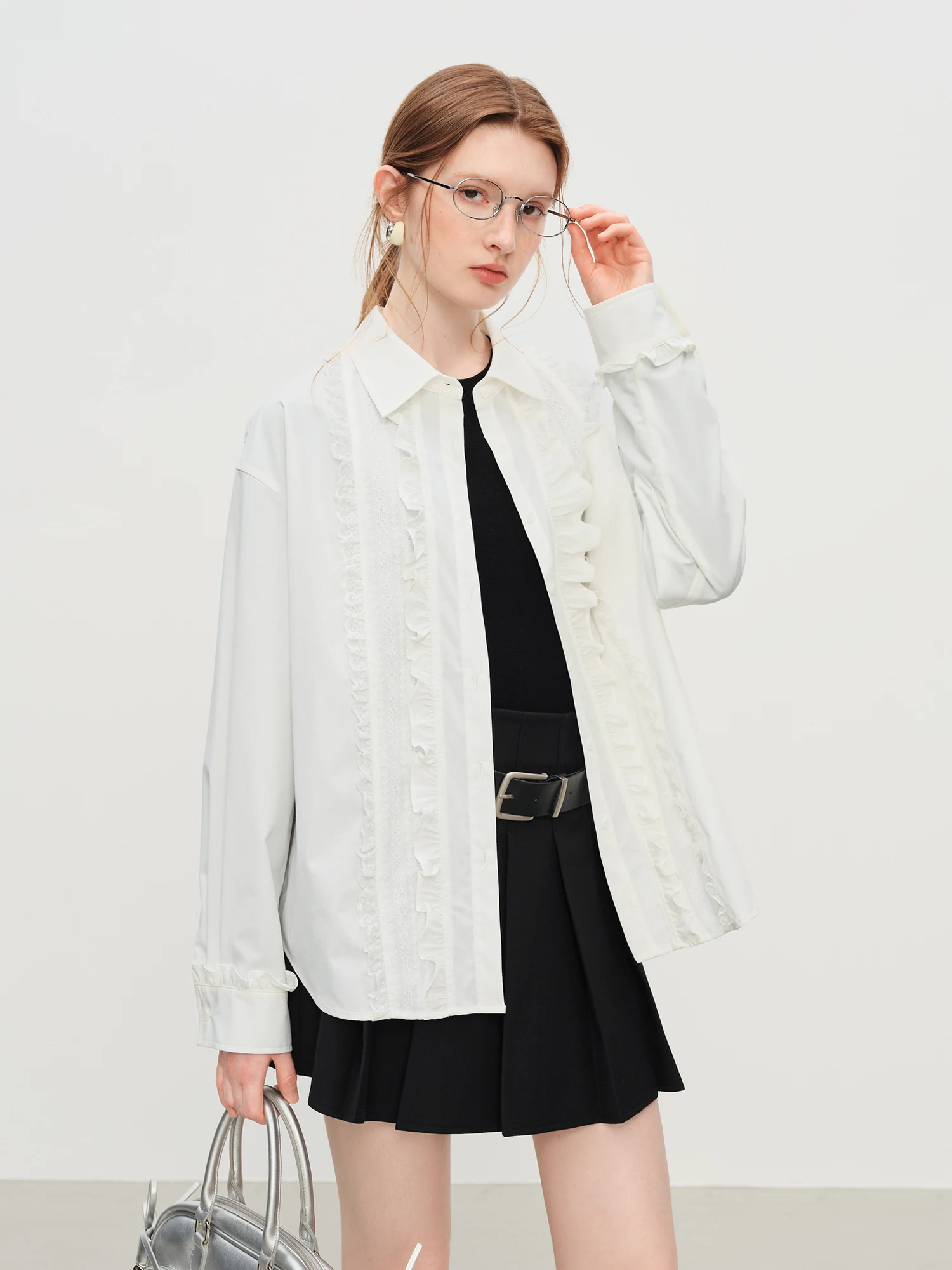 FSLE النمط الفرنسي أنيق رومانسي تكدرت الدانتيل قميص أبيض المرأة شتاء 2025 قميص جديد