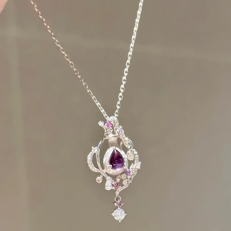 

Элегантное серебряное колье-кулон 925 пробы в форме флакона для духов, изысканное и уникальное, с инкрустацией бриллиантами, цепочка на ключицу, свадебные украшения.