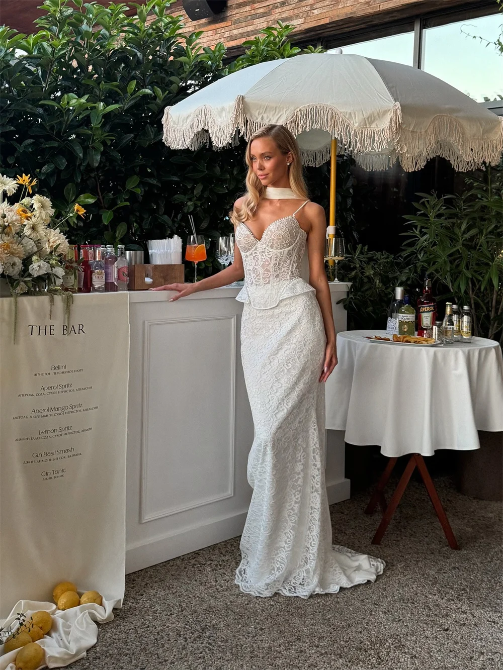 Tokyo Maßgeschneiderte weiße Brautkleider mit Spaghettiträgern, ärmellose Meerjungfrau-Brautkleider 2025, elegante Brautkleider mit Hofzug