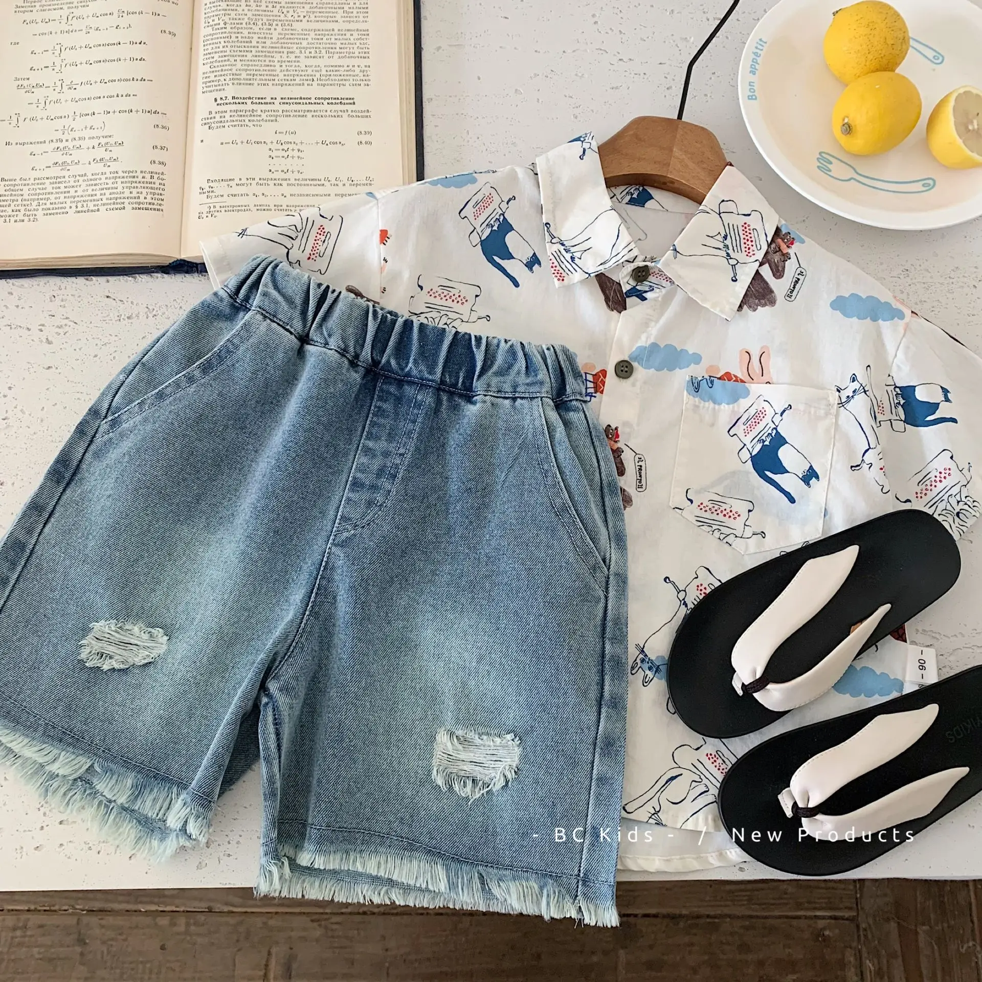 Children's Jeans 2025 Summer Boys and Girls Ripped Retro Children's Summer Shorts H0195