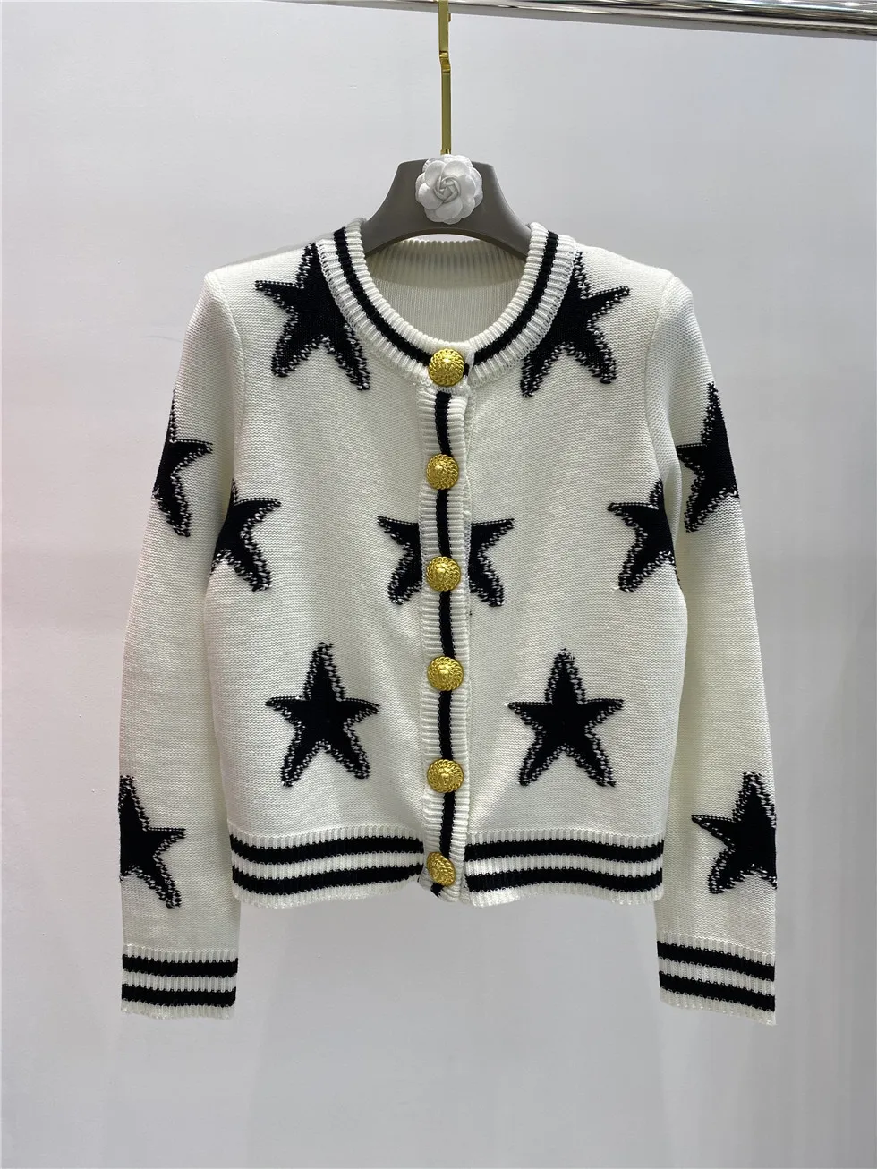 

Star Jacquard Fashion Sweater Short Coat O-neck Metal Button Knitting Winter Jacket 2024 New Casual Slim Autumn Female Clothing