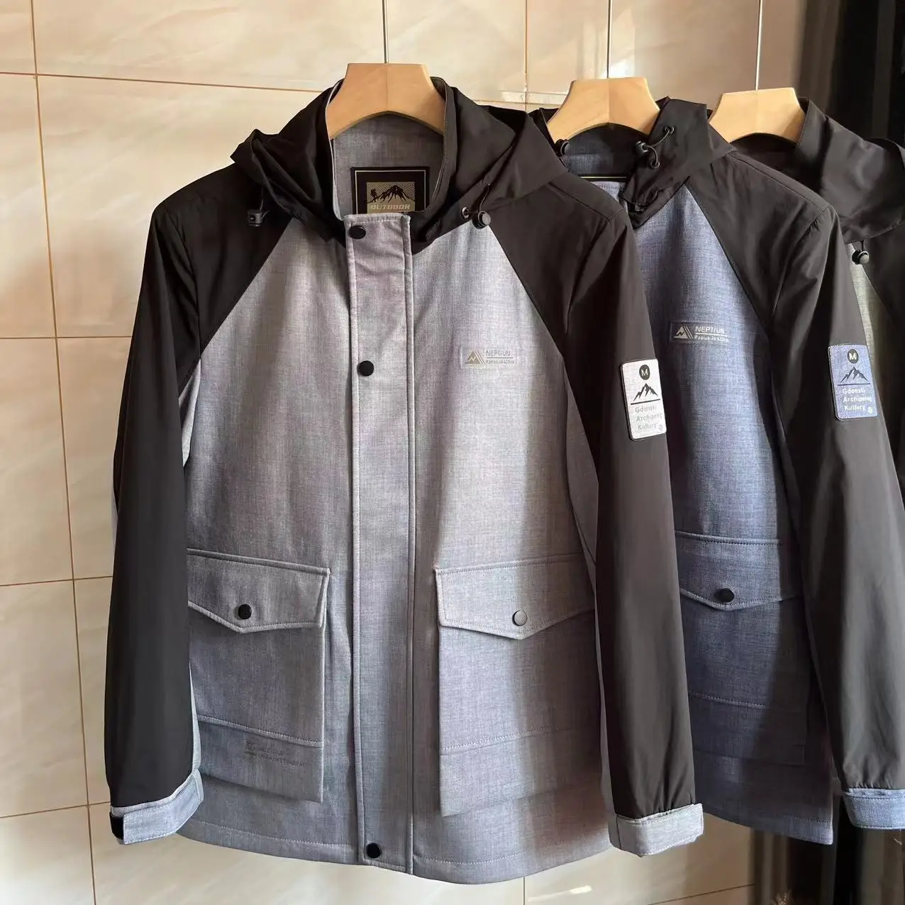 

Trendy Men's Outdoor Jaet Hooded Windproof Polyester Fiber Stand Fit Spring Autumn Seasonal Faionable Collarl Coat