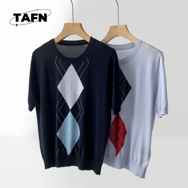 

Minimalist Design T-Shirt | Comfortable Cotton Tee | for Casual Fashion Plaid Jacquard Crew Neck Casual Versatile Knitted AF3012