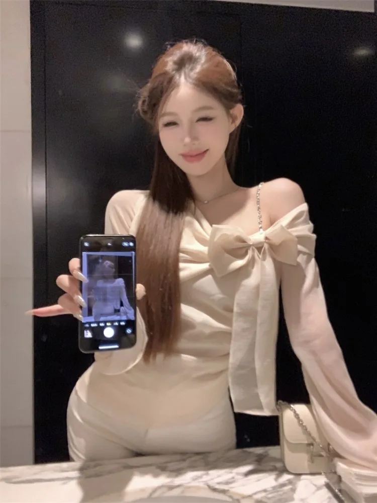 Elegante Camiseta Blanca de Manga Larga con Nudo en la Cintura para Mujer, Estilo Dulce de Otoño, Top de un Solo Hombro con Manga Campana