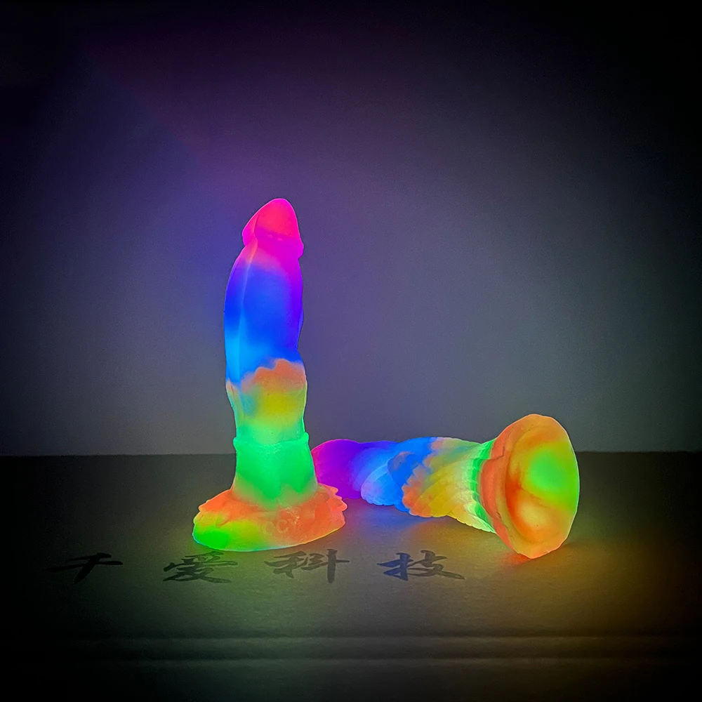 LICKER New Small Luminous Women Dildo With Suction Cup Multi Color Realistic Masturator For Beginners Vagina Stimulate Sex Toys