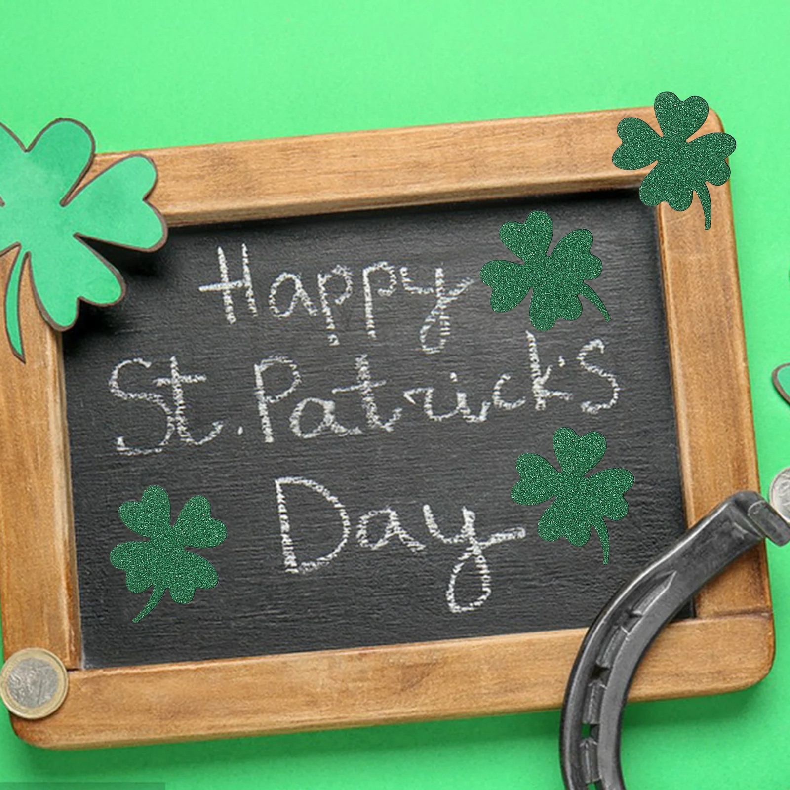 

Набор из 24 самоклеящихся стикеров: мультяшные клеверные листья для праздничного декора дома на День святого Патрика