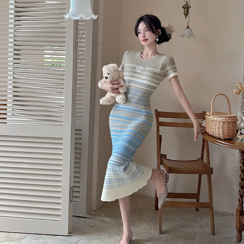 

Women's striped knitted dress 2025 new summer look slim, fragrant and fashionable dress