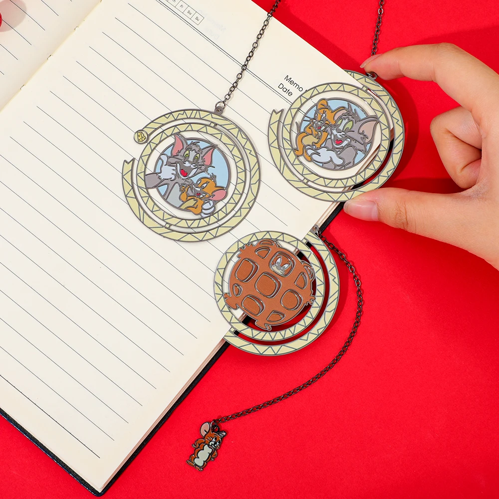 

Cartoon animated cat and mouse metal pendant bookmark, suitable for students, office workers, book lovers and movie fans as gift