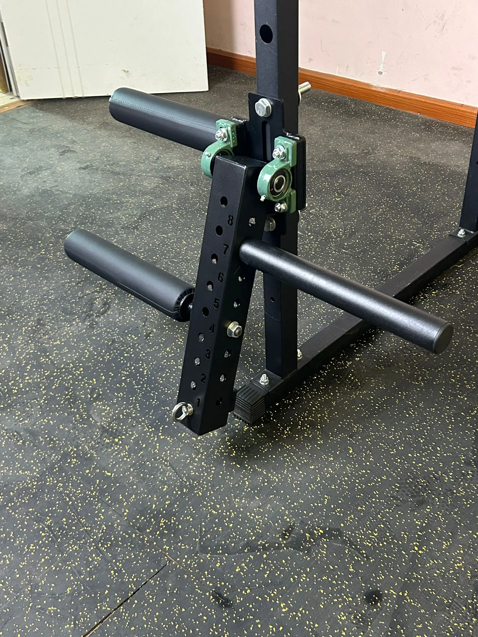 Image of Verstellbarer Beinstrecker-Aufsatz – Unterkörper-Maschine für das Training im Heim-Fitnessstudio