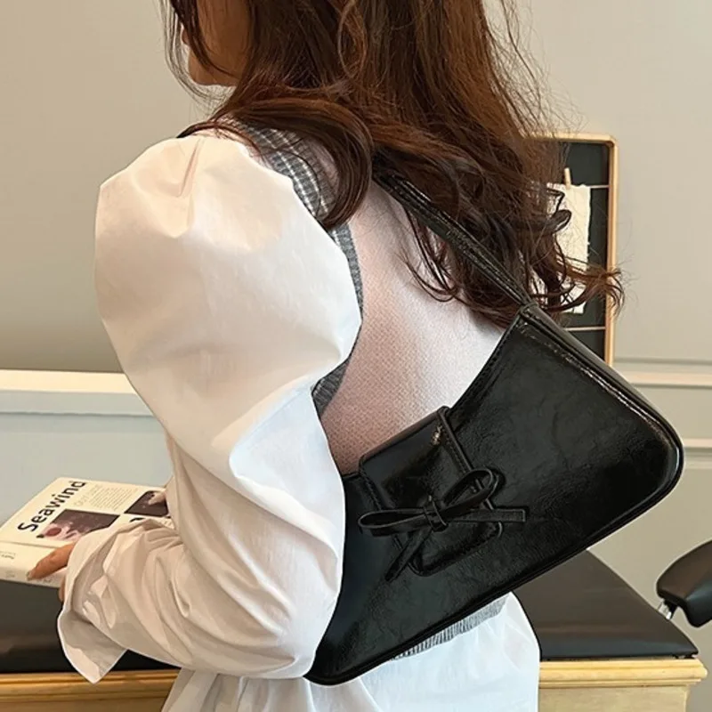 Bow Tote Bag Girls 2024 New Korean Single Shoulder Underarm Bag High Quality Versatile Commuting Stick Bag Single Shoulder Bag