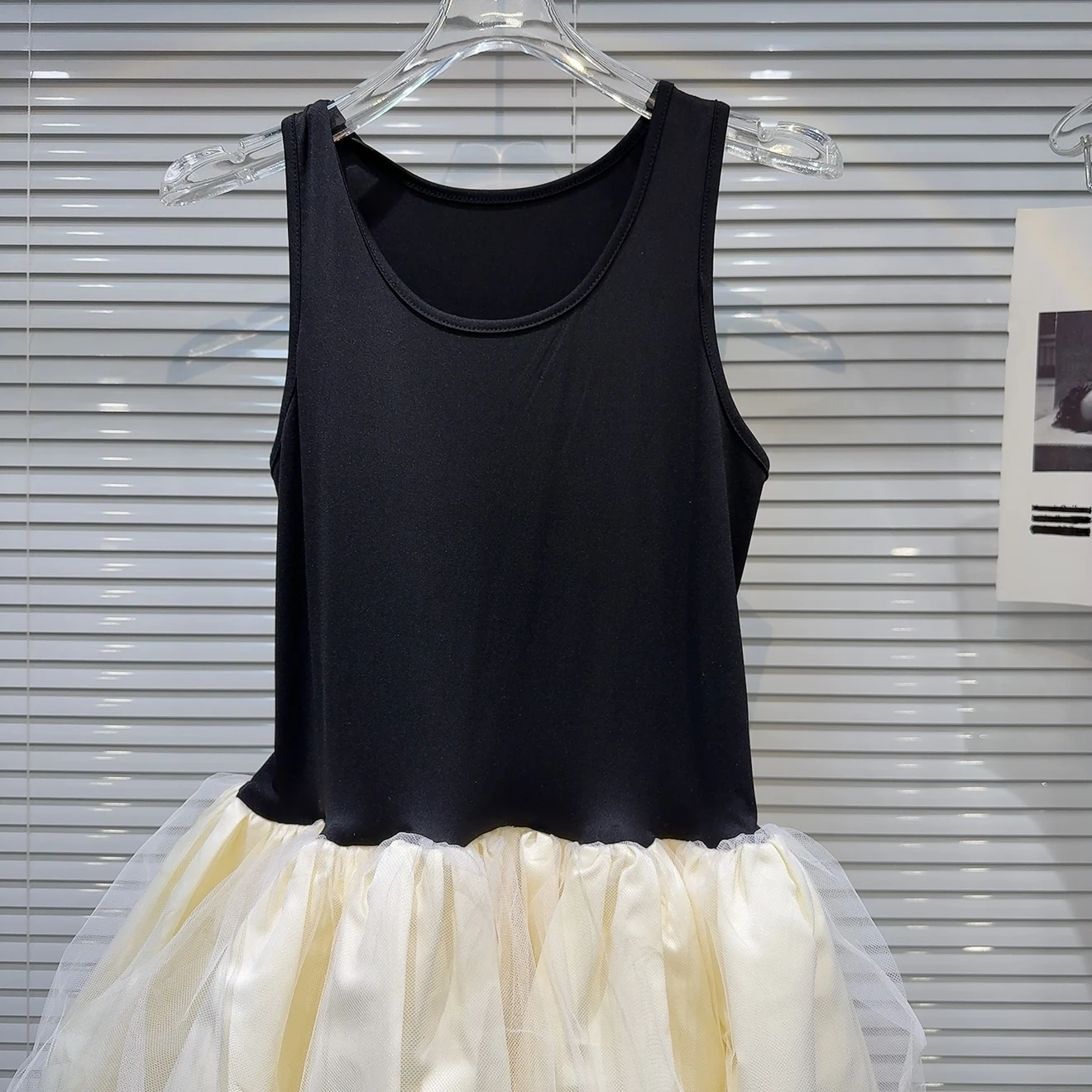 2025 Lente Nieuwe Zoete Temperament Contrasterende Vest Splicing Mesh Ontwerp Vest Jurk Zwarte Tutu Jurk Hoge Taille Slanke Jurk Vrouwen