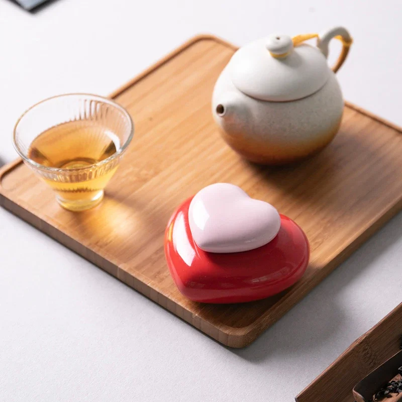 Mini Heart Shaped Ceramic Sealed Jar Portable Ceramic Tea Pill Jar Capsules Rouge Lipstick Dispensing Bottle Tea Container