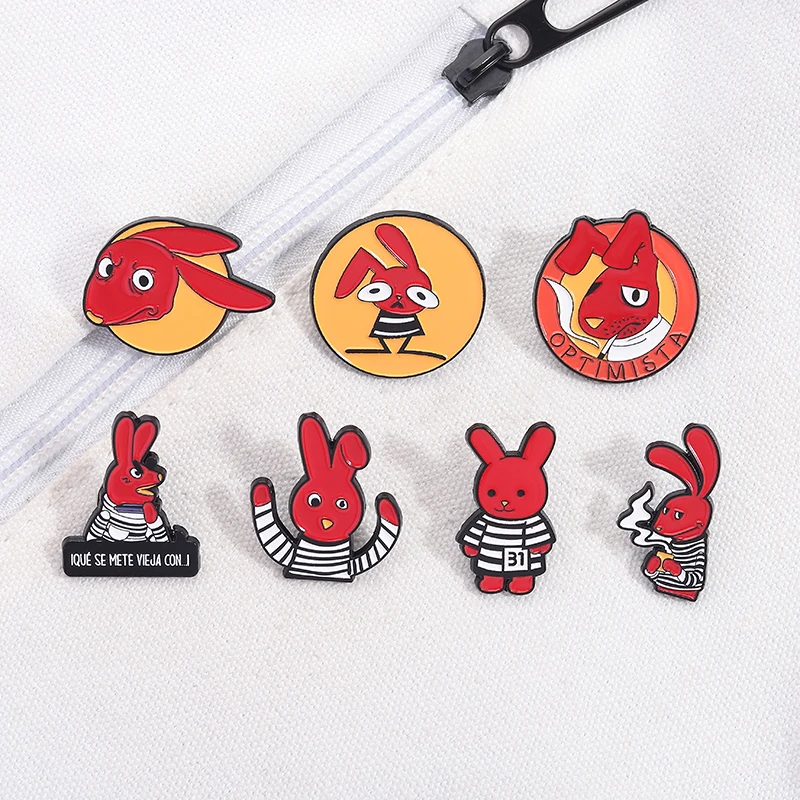 Alfileres esmaltados de conejo rojo con dibujos animados, broches de personajes de Anime de comedia, insignias de solapa para mochila, regalo de joyería para seguidores y amigos
