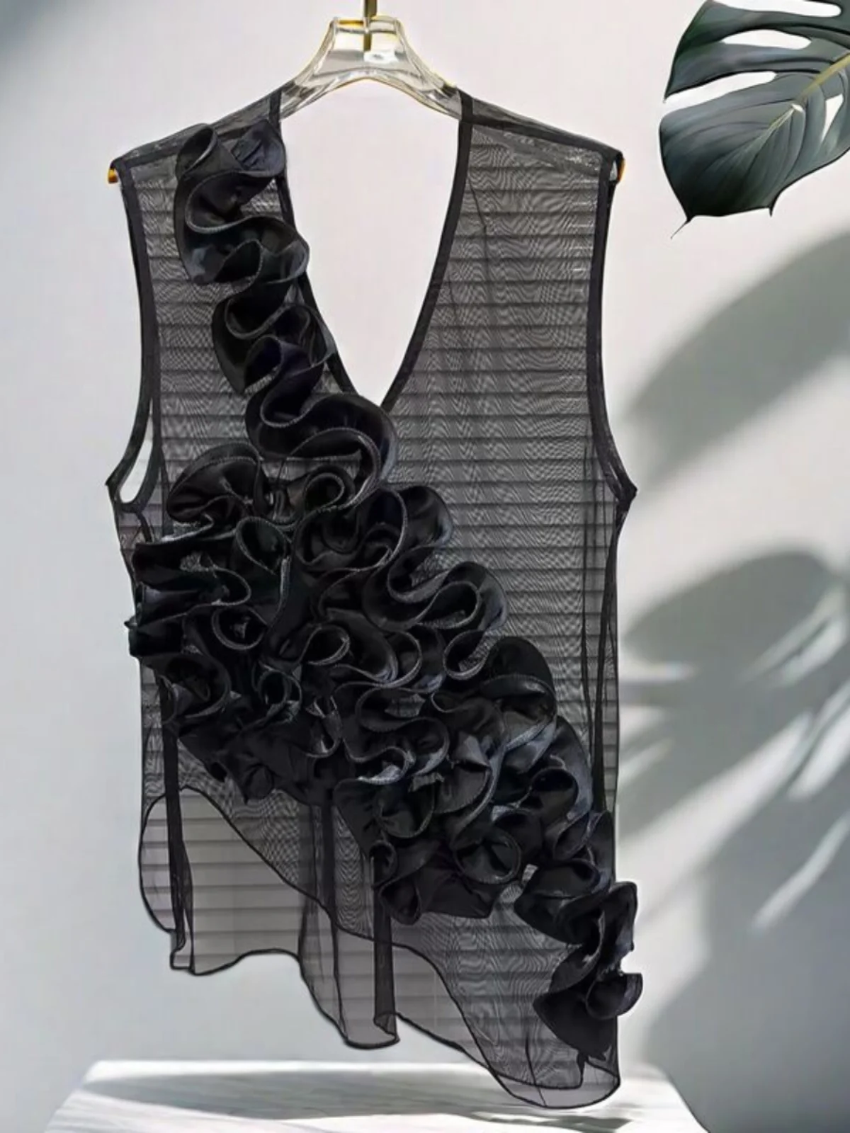 

Spring 2026 New Netting Transparent V-ne Jaet Ladies' 3D Flower Design Original Design ular Celebri Sle Vest Top