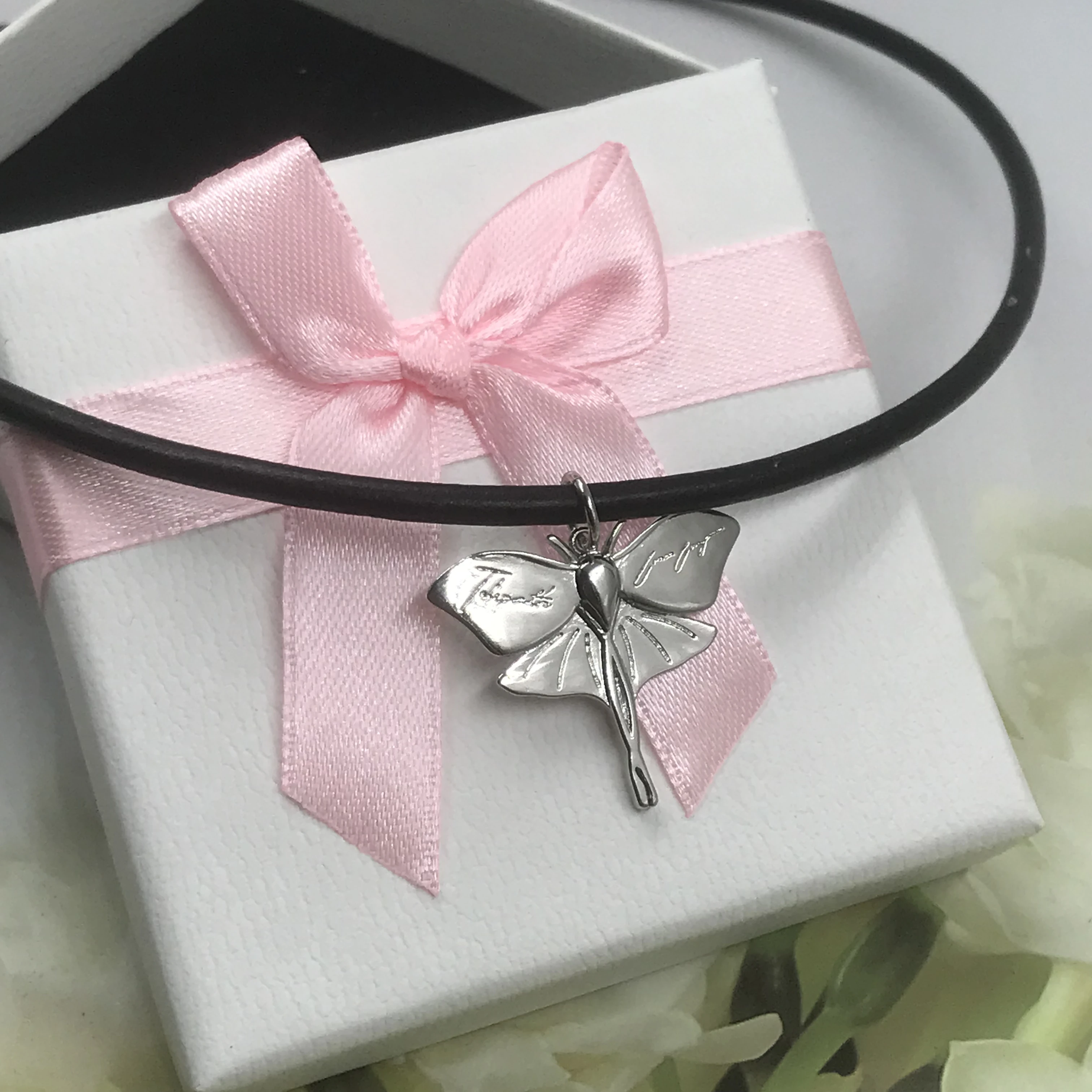 New Telepath Conan Gray Letter Dragonfly Necklace Black Leather Rope Butterfly Skinny Pendant Collar Bone Leather Rope Chain