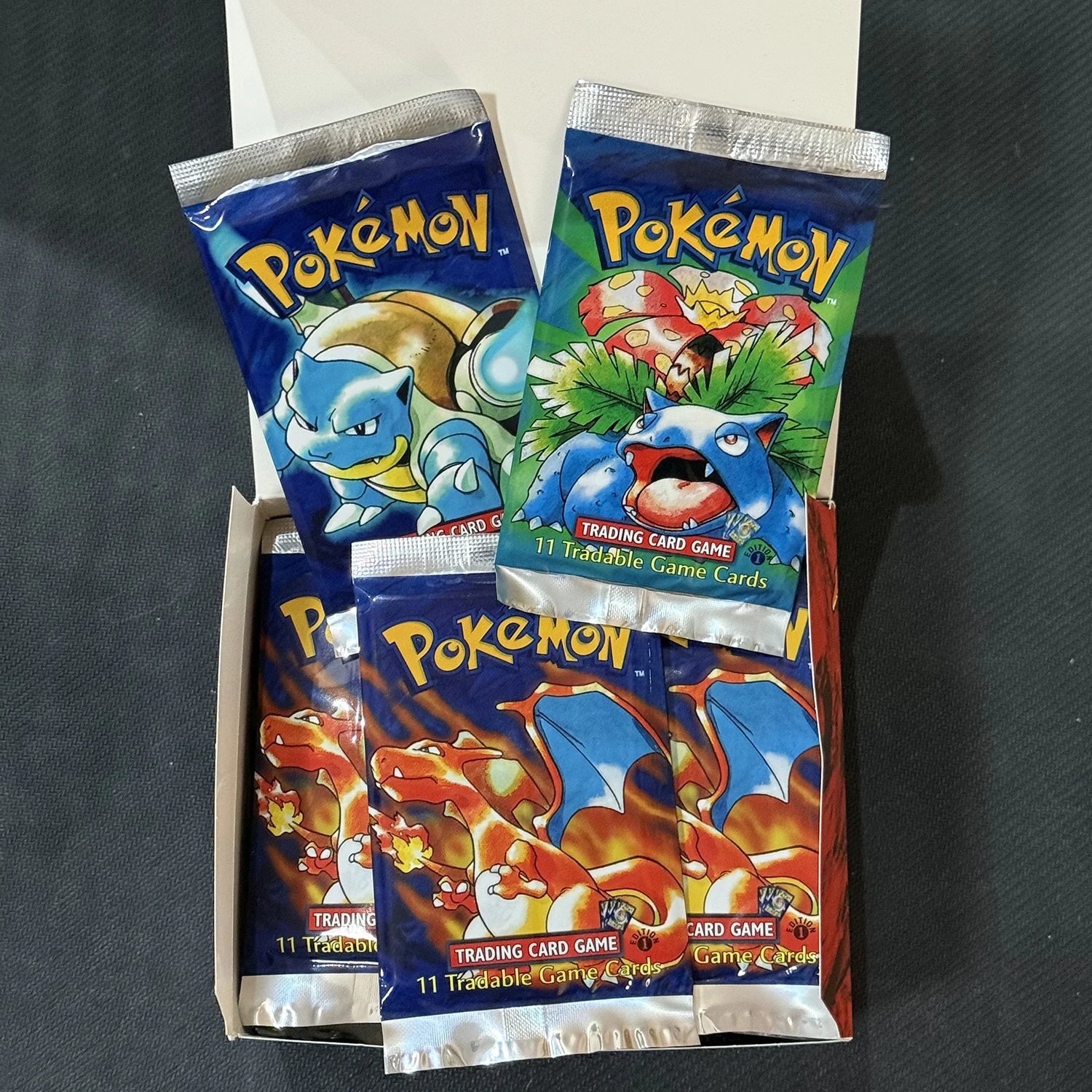 Paquete de refuerzo PTCG, 11 unidades/bolsa, paquete de 1a edición, colección de juegos de cartas comerciales Charizard, juguetes de refuerzo de batalla, regalo para niños