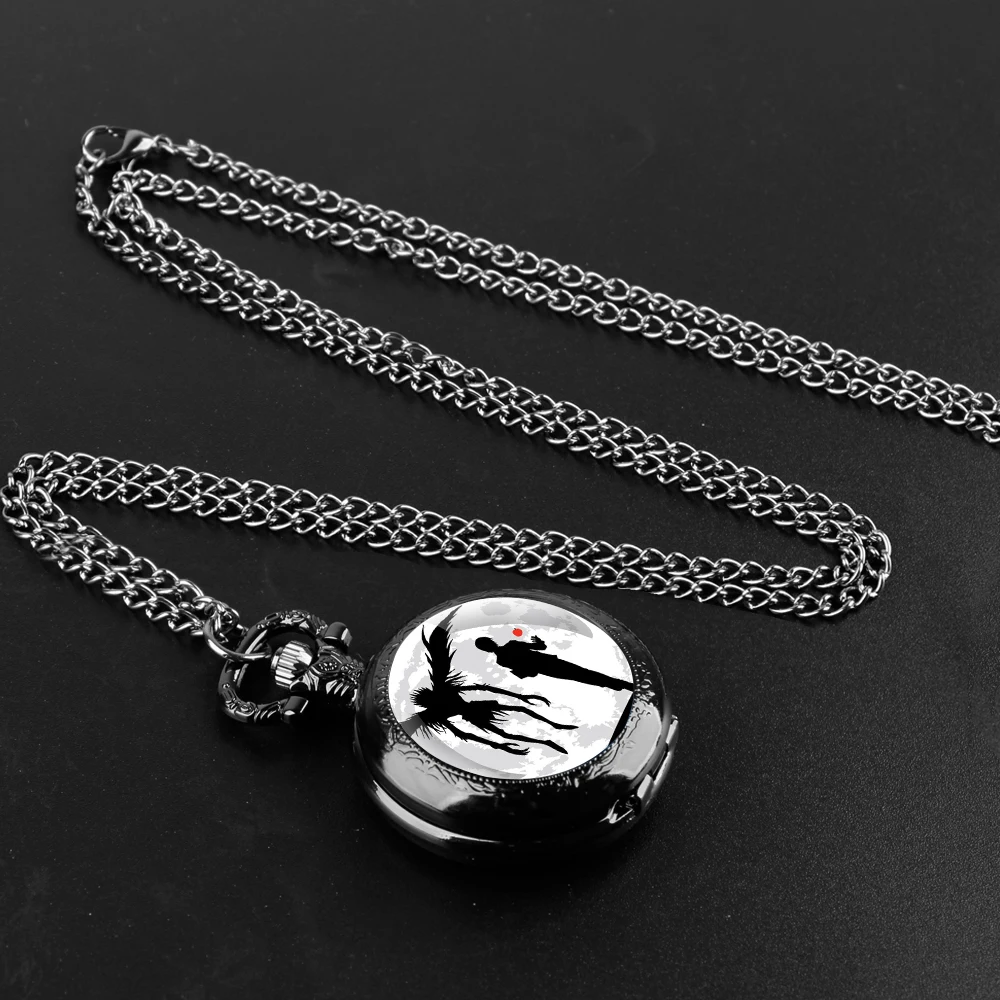 Orologio da tasca al quarzo nero con cupola in vetro Death Note con quadrante con numeri arabi e catena resistente, regalo per uomini e donne