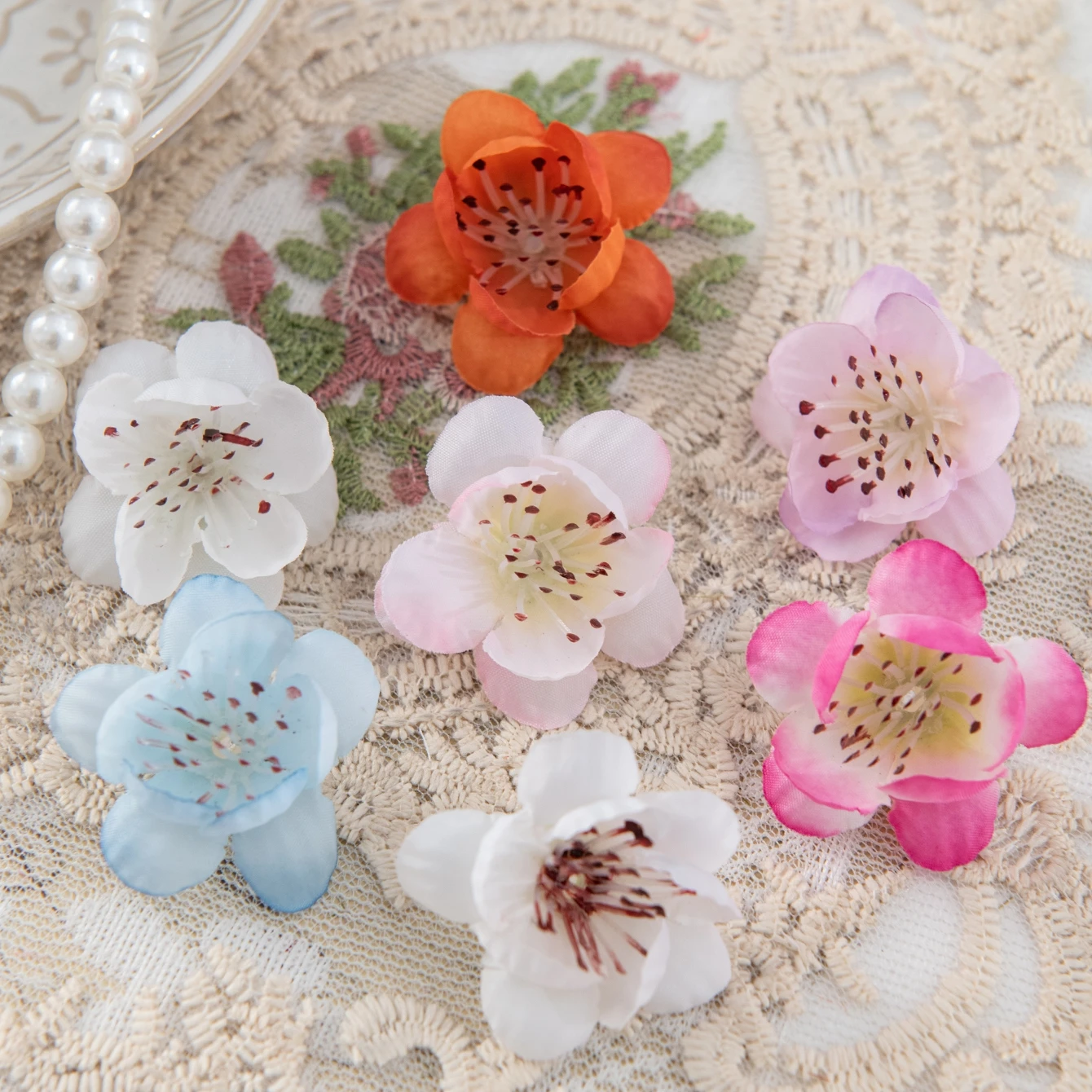 50/100 Stück Kleine Künstliche Pfirsichblüten für Heimdekoration, Tischdekoration, Kränze, Hochzeits- und Brautaccessoires, Kopfschmuck, Brosche, Geschenk – Detail 3