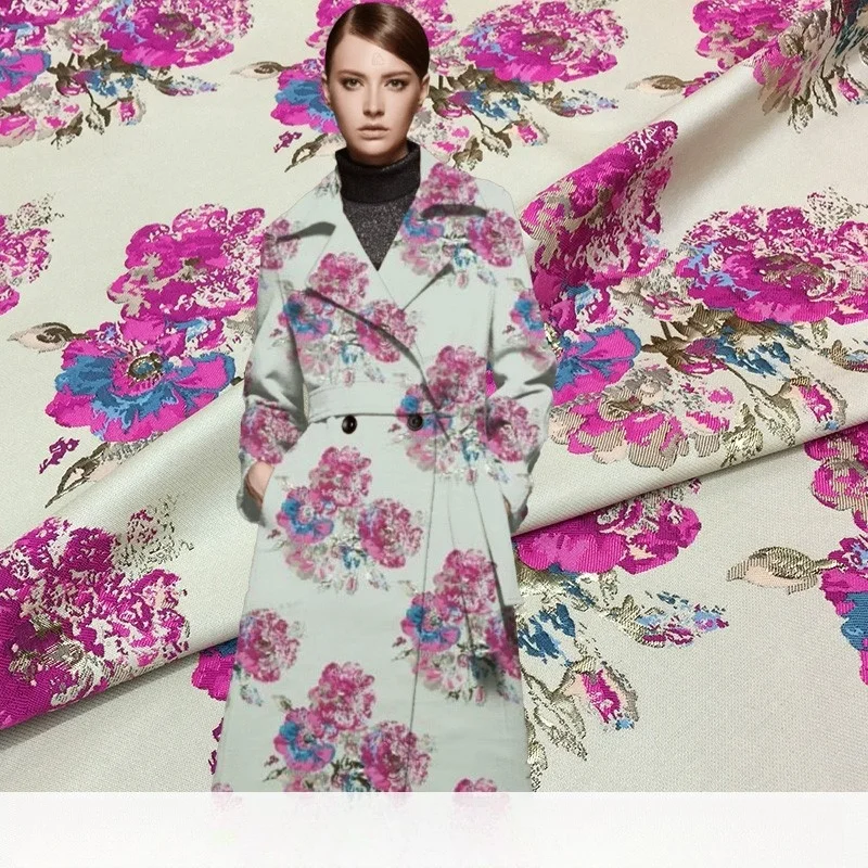 

Three-dimensional gilded embossed jacquard thick dress windbreaker and brocade fabric for autumn winter the is crisp