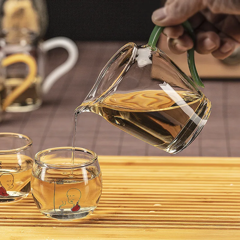Glass Black Thickened Bottom Kung Fu Set Ceremony Accessories Sharing Tea Brewing Creative Gongdao Cup