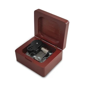 Detective Boutique Conan Music Box Regalo mecánico de madera roja hecha a mano para fanáticos de anime Año Nuevo Decoración de la oficina en el hogar 8 Mejor detective de ventas Conan Keychain - №6