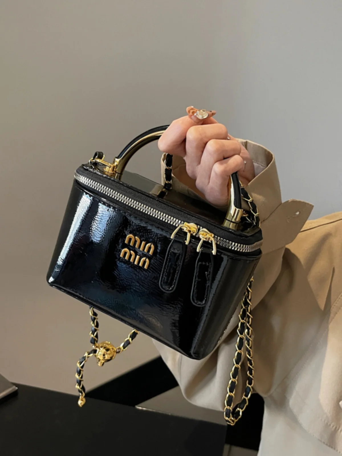 Fashion glossy box bag female light luxury Korean version of one-shoulder messenger small square bag high-end mobile phone bag