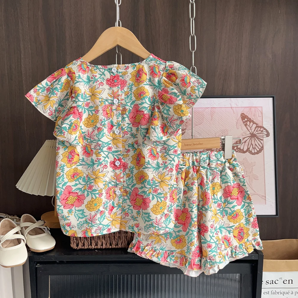 Summer Promotion Poster Casual Vacation Style Floral Suit Short Sleeved T-shirt Shorts Two-piece Set for Boys and Girls Aged 2-7