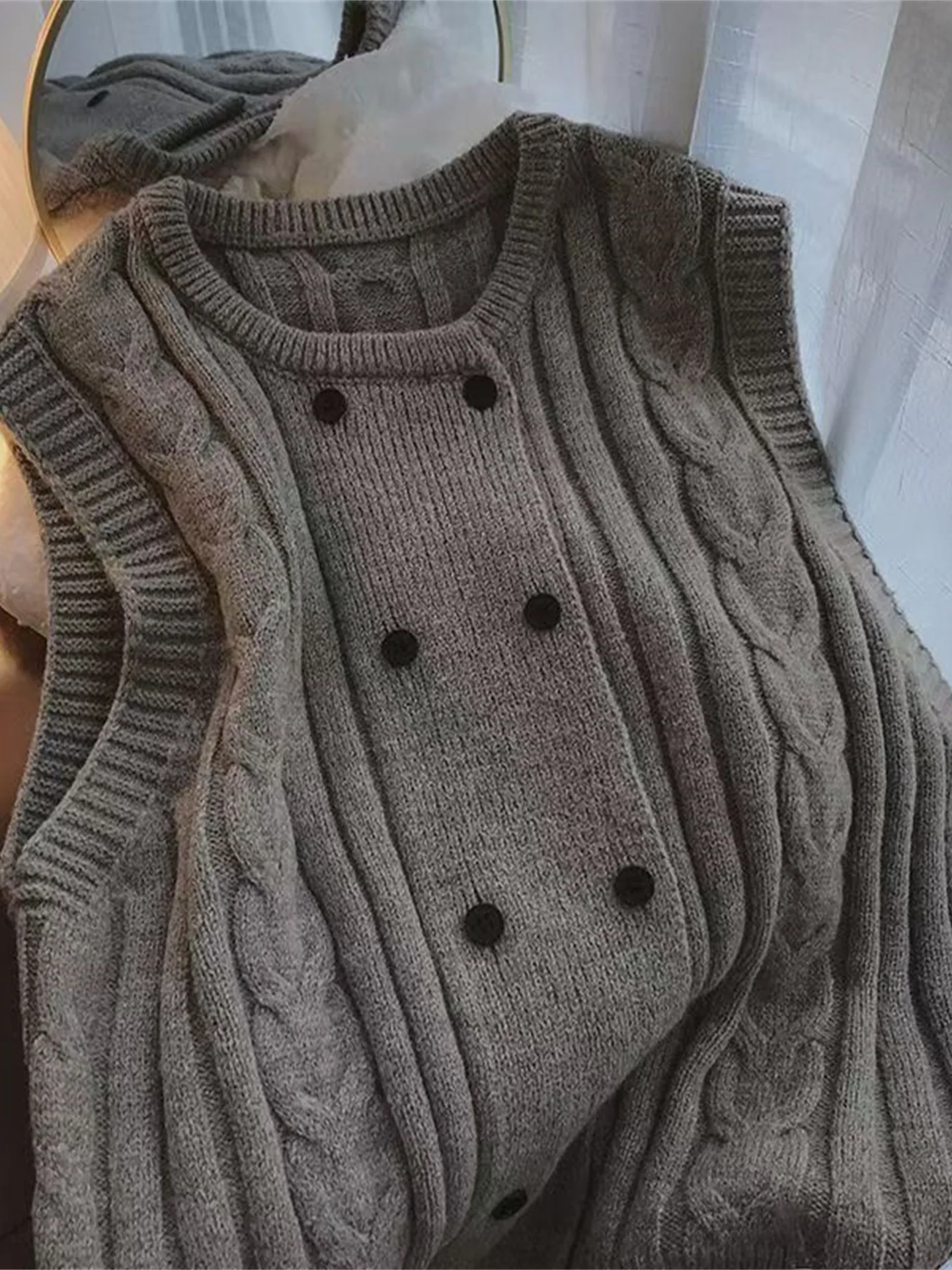 

Knitted Vest Double Button Design Soft Cozy Svel Top Layering Faion Fraance Sle Winter Outerwear