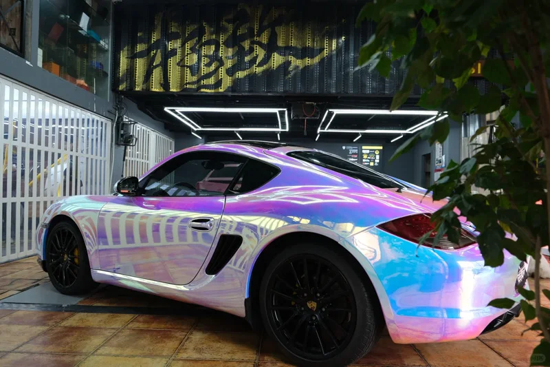 Premium Gloss Colorful Rainbow Holographic Chrome White Vinyl Wrap Film Selbstklebende Aufkleber Aufkleber Automotive Car Wrapping Folie – Detail 4