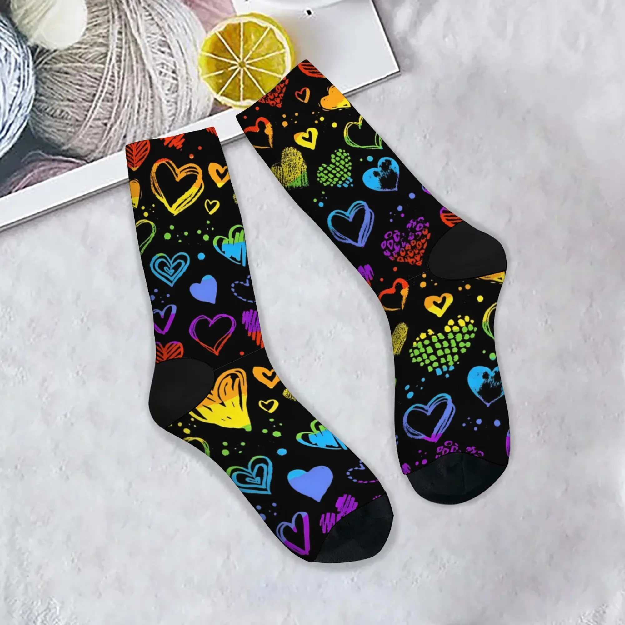 Unisex Neonfarbene Herz-Crew-Socken, trendiger mehrfarbiger Liebesdruck, Street-Fashion-Socken, modisches Paar, Geschenk für lässige Ausflüge