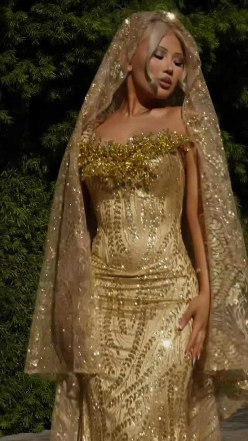 Luxuriöse Goldene Ballkleider mit Schleier 2026 Pailletten-Verzierte Abendkleider für Dunkelhäutige Mädchen Trägerloses Geburtstagsfeier-Kleid Maßanfertigung