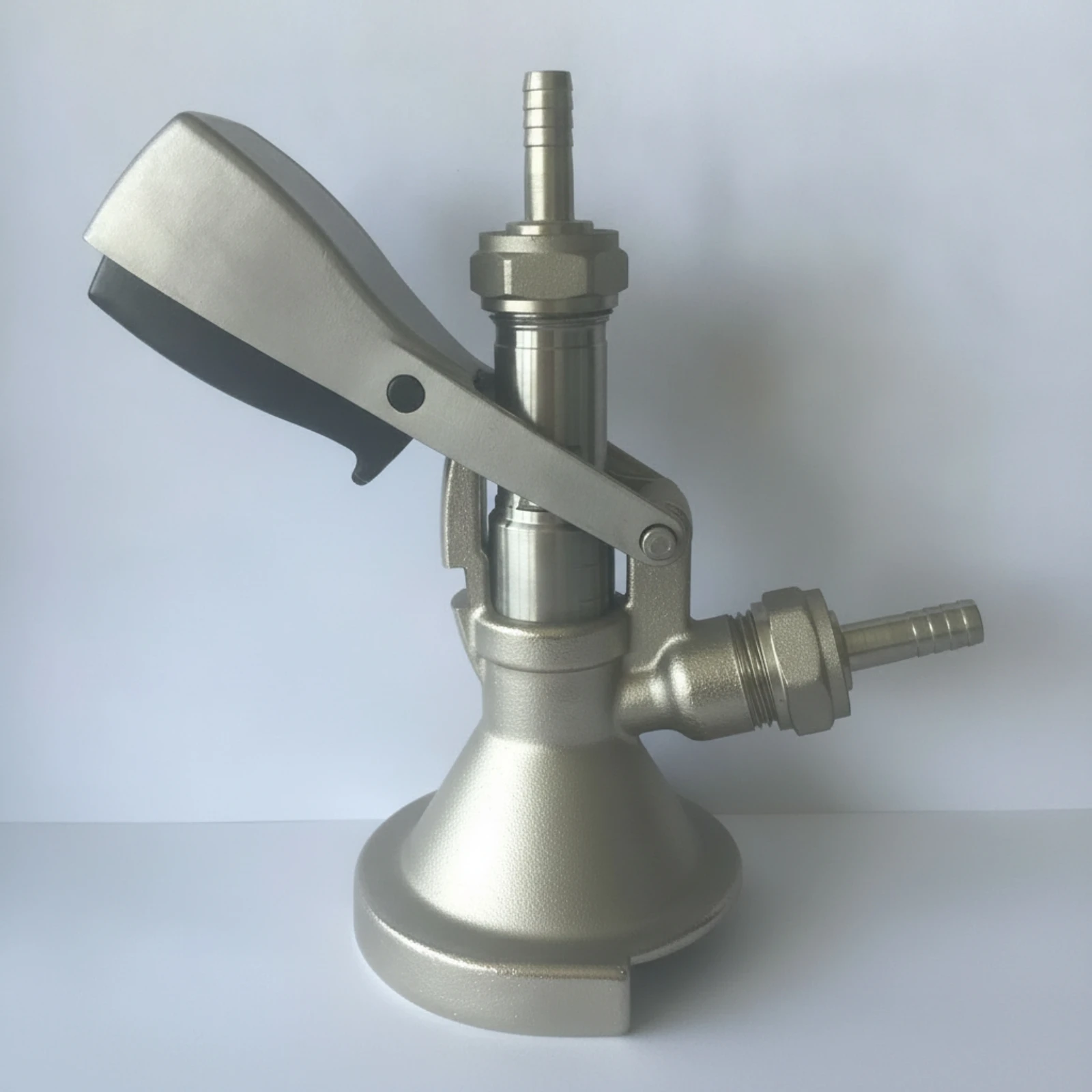 A-Type Beer Dispenser Chrome-Plated Keg Coupler with Lever Handle A-System Keg Tap Corrosion-Resistant Heavy-Duty
