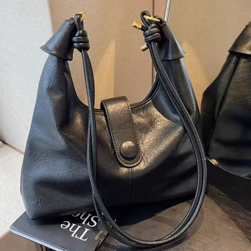 

Большая вместительная сумка-мессенджер, новая, повседневная, простая, премиум-класса, на плечо, универсальная, кроссбоди, с высоким уровнем эстетики и высоким качеством.